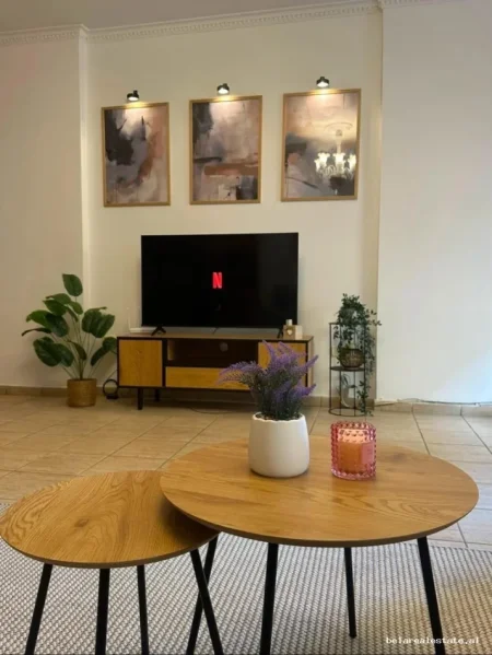 Tirane, jepet me qera apartament 1+1+Ballkon Kati 3, 70 m² 690 € (Qender)