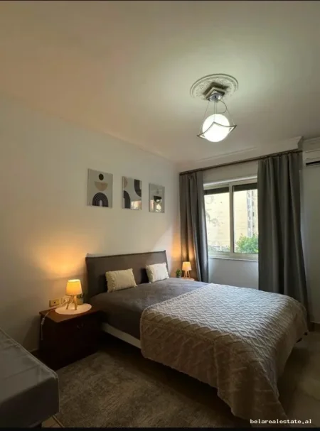 Tirane, jepet me qera apartament 1+1+Ballkon Kati 3, 70 m² 690 € (Qender)
