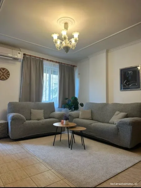 Tirane, jepet me qera apartament 1+1+Ballkon Kati 3, 70 m² 690 € (Qender)