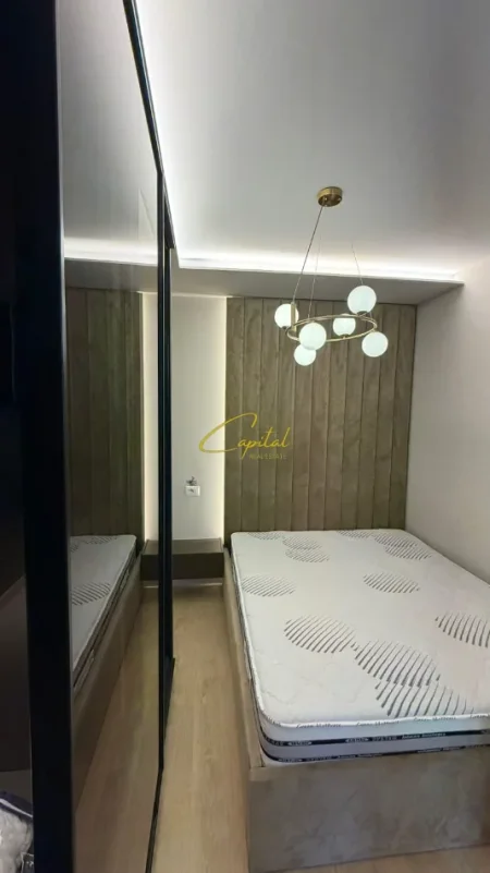 Tirane, jepet me qera apartament 1+1 Kati 2, 45 m² 500 € (BRRYLI)
