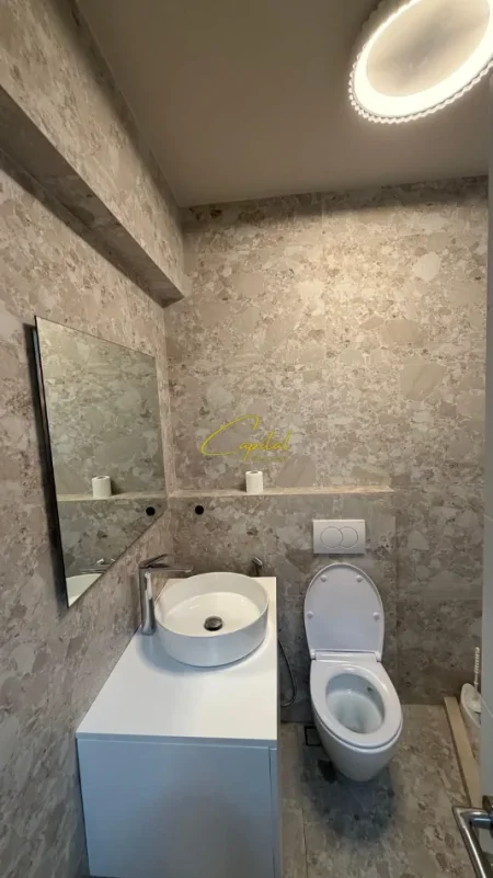 Tirane, jepet me qera apartament 1+1 Kati 2, 45 m² 500 € (BRRYLI)