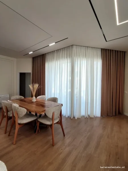 Tirane, jepet me qera Vile Vile 2 Katshe Kati 1, 336 m² 4.268 € (Liqeni i thate)