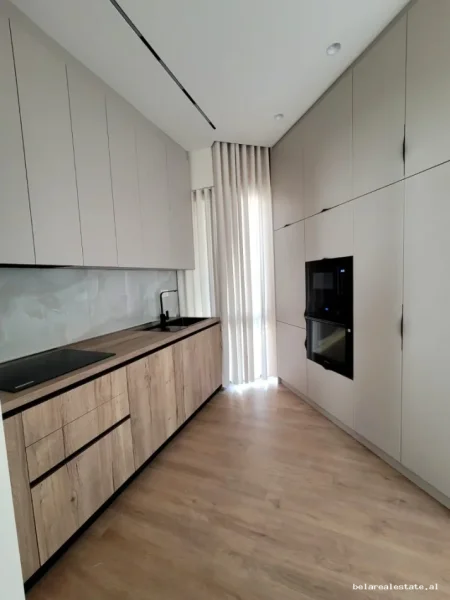 Tirane, jepet me qera Vile Vile 2 Katshe Kati 1, 336 m² 4.268 € (Liqeni i thate)