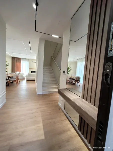 Tirane, jepet me qera Vile Vile 2 Katshe Kati 1, 336 m² 4.268 € (Liqeni i thate)