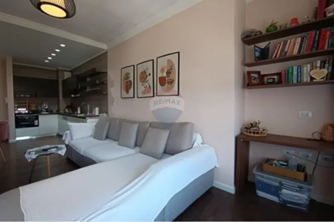 Tirane, shitet apartament 1+1 Kati 6, 
