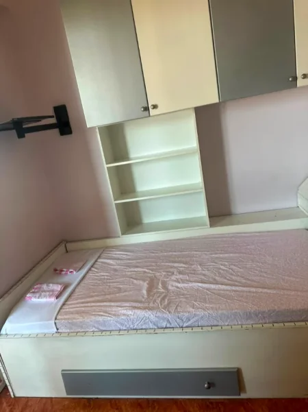 Tirane, jepet me qera apartament 2+1+Ballkon Kati 7, 90 m² 500 € (Laprake)