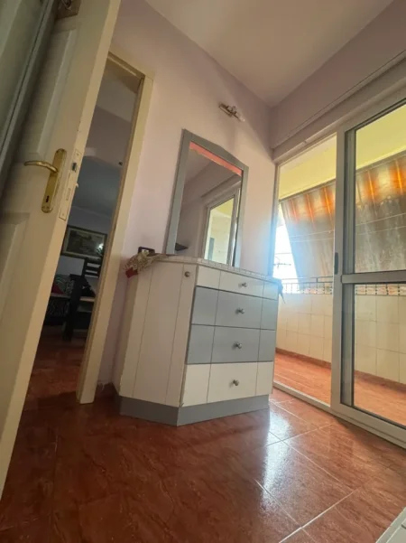 Tirane, jepet me qera apartament 2+1+Ballkon Kati 7, 90 m² 500 € (Laprake)