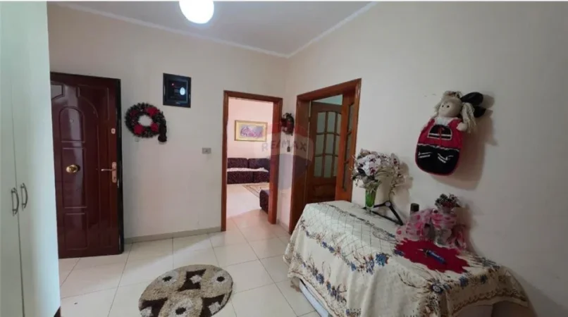Vlore, shitet apartament 2+1 Kati 5, 90 m² 90.000 € (Rruga Ali Demi, Vlorë)