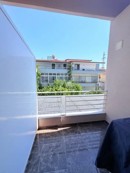 Durres, jepet me qera garsonier Studio Kati 1,