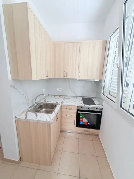Durres, jepet me qera garsonier Studio Kati 1,
