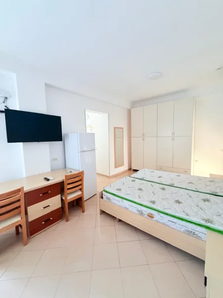 Durres, jepet me qera garsonier Studio Kati 1,