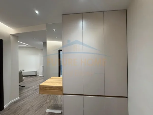 Tirane, shitet apartament 1+1 Kati 8, 65 m² 109.000 € (YZBERISHT)