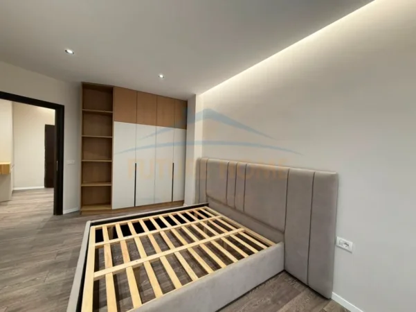 Tirane, shitet apartament 1+1 Kati 8, 65 m² 109.000 € (YZBERISHT)