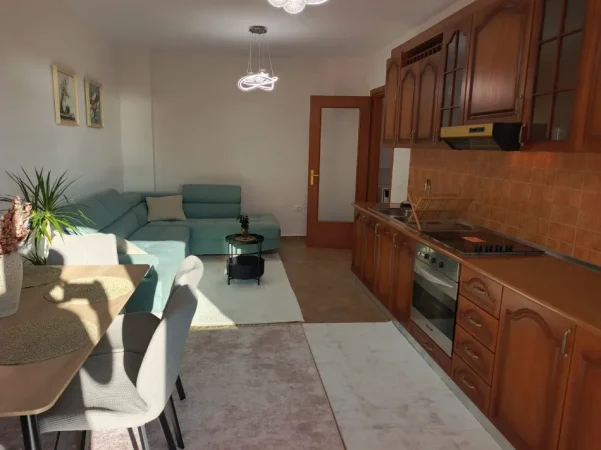 Shkembi Kavajes, shitet apartament 1+1+Aneks+Ballkon Kati 2, 78 m² (shkembi i kavajes)