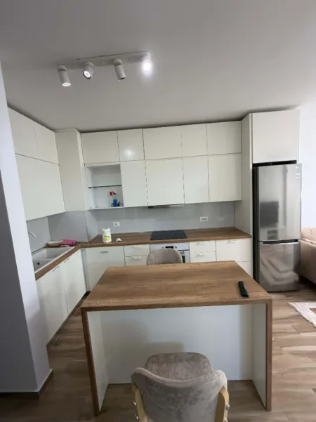 Tirane, jepet me qera apartament 1+1+Aneks+Ballkon Kati 6, 74 m² 650 € (Kongresi i Manastirit)
