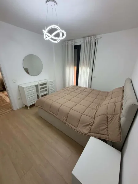 Tirane, jepet me qera apartament 1+1+Aneks+Ballkon Kati 6, 74 m² 650 € (Kongresi i Manastirit)