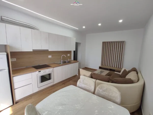 Tirane, jepet me qera apartament 2+1+Ballkon Kati 4, 75 m² 640 € (Pediatria)