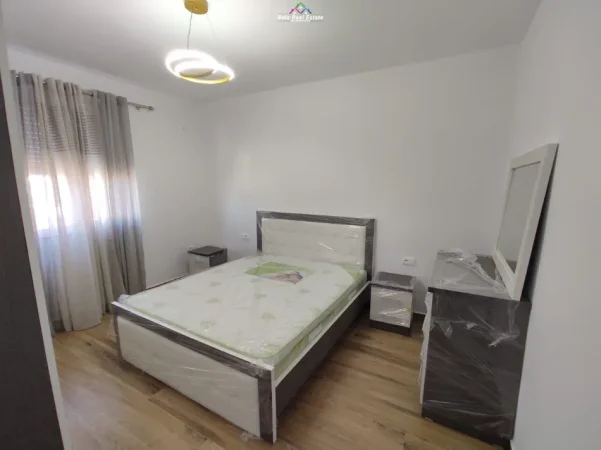 Tirane, jepet me qera apartament 2+1+Ballkon Kati 4, 75 m² 640 € (Pediatria)