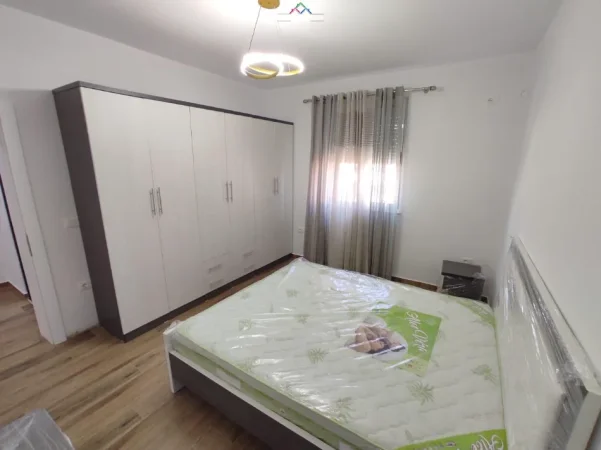 Tirane, jepet me qera apartament 2+1+Ballkon Kati 4, 75 m² 640 € (Pediatria)