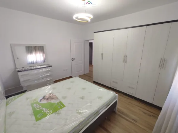 Tirane, jepet me qera apartament 2+1+Ballkon Kati 4, 75 m² 640 € (Pediatria)