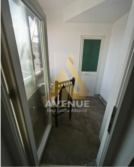 Tirane, jepet me qera apartament 2+1+Ballkon Kati 5, 93 m² 700 € (Rruga Vasil Shanto)