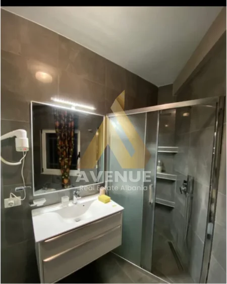 Tirane, jepet me qera apartament 2+1+Ballkon Kati 5, 93 m² 700 € (Rruga Vasil Shanto)