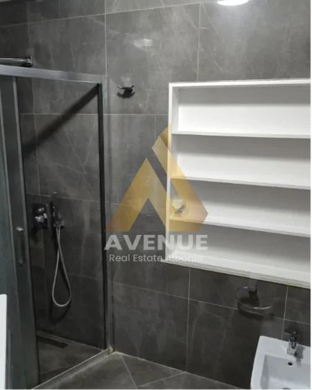 Tirane, jepet me qera apartament 2+1+Ballkon Kati 5, 93 m² 700 € (Rruga Vasil Shanto)