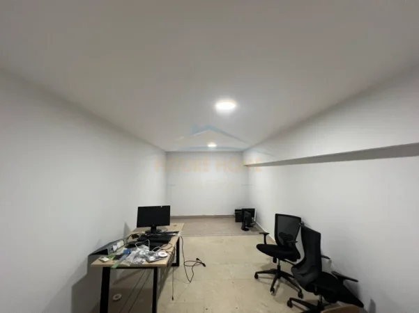 Qera, Ambient për Zyrë, Pazari i Ri 0696069906