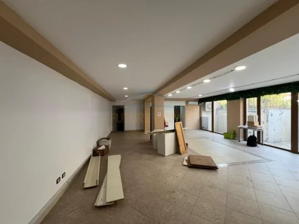 Qera, Ambient për Zyrë, Pazari i Ri 0696069906