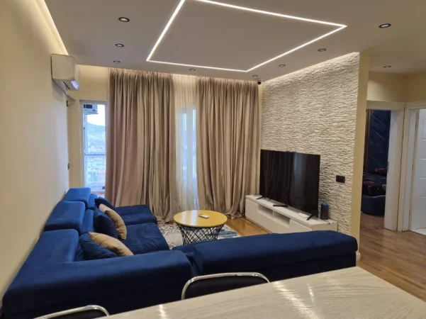 Tirane, jepet me qera apartament 2+1+Aneks+Ballkon Kati 10, 750 € (ish fusha e aviacionit)