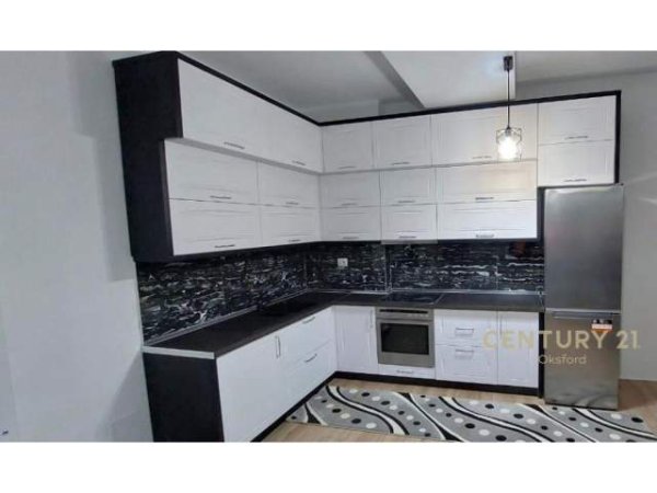 Tirane, jepet me qera apartament 2+1+BLK Kati 4, 91 m² 450 Euro (Stacioni i Trenit)