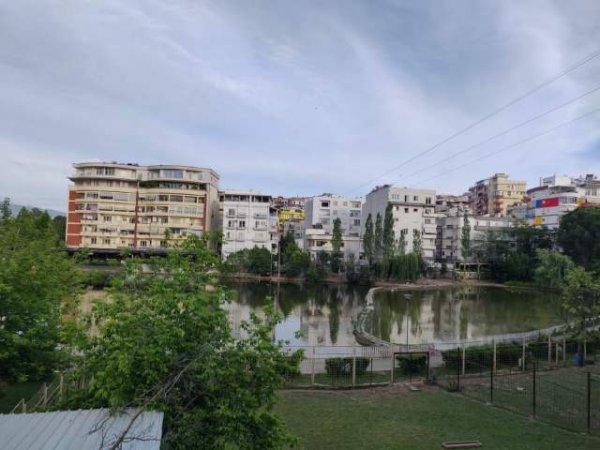 Tirane, jepet me qera apartament 3+1+BLK Kati 5, 130 m² 600 Euro (Kopshti Zoologjik)