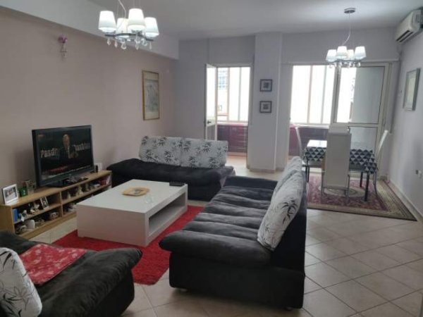 Tirane, jepet me qera apartament 3+1+BLK Kati 5, 130 m² 600 Euro (Kopshti Zoologjik)