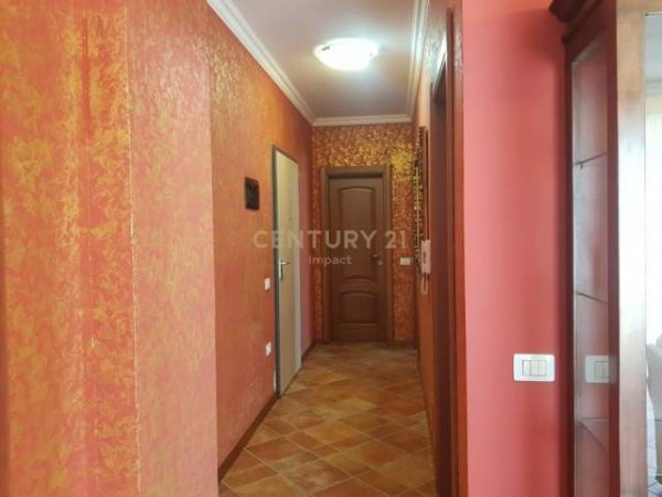 Tirane, jepet me qera apartament 2+1, te SELVIA prane Gjimnazit "PARTIZANI", 400 euro/muaj