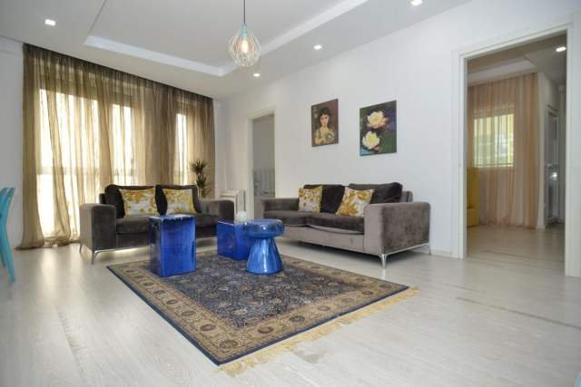 Tirane, jepet me qera apartament 2+1 850  Euro