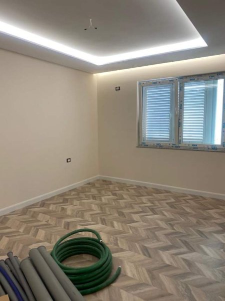 Tirane, shes apartament 3+1+BLK Kati 5, 140 m² 190.000 Euro (Ish Stacioni i Fundit i Tiranes se Re..!!)