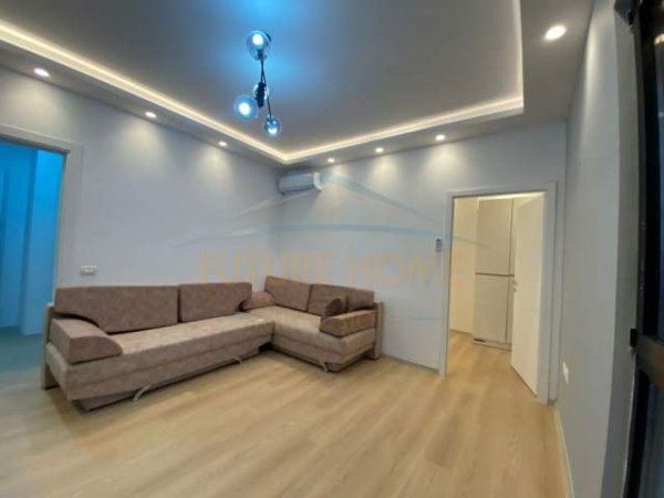 Tirane, jepet me qera apartament 2+1 Kati 9, 75 m² 400 Euro (rruga e dibres)