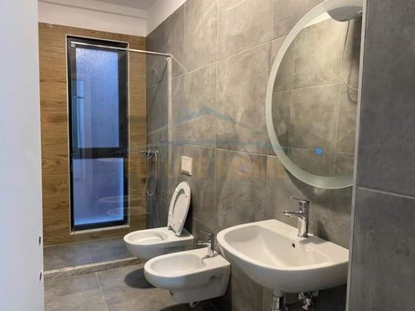 Tirane, jepet me qera apartament 2+1 Kati 9, 75 m² 400 Euro (rruga e dibres)