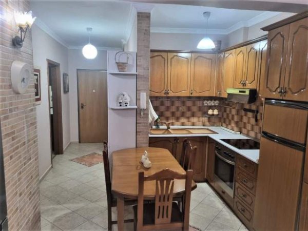 Tirane, jepet me qera apartament 2+1 Kati 7, 102 m² 550 Euro (Rruga e Barrikadave)