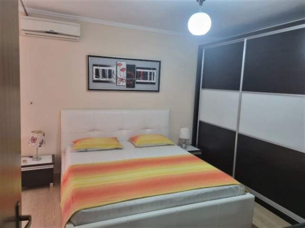 Tirane, jepet me qera apartament 2+1 Kati 7, 102 m² 550 Euro (Rruga e Barrikadave)