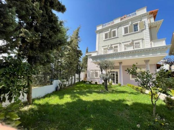 Tirane, shitet Vile 4 Kateshe, 669 m² 850.000 Euro (Akacia Hills)