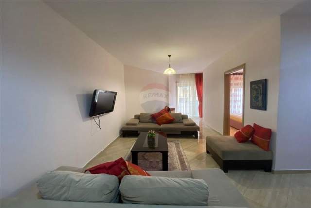 Tirane, jepet me qera apartament 1+1 Kati 3, 70 m² 450 Euro (Rruga barrikadave)