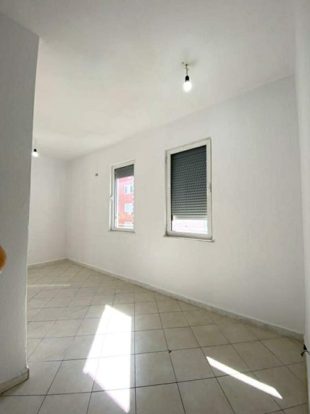 Shitet apartament 2+1, 124 m2 tek vasil shanto!