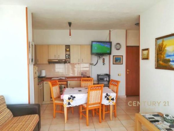 Plazh-Durres, shitet apartament 1+1 Kati 8, 50 m², pallati te ri me ashensor, 34.000 euro