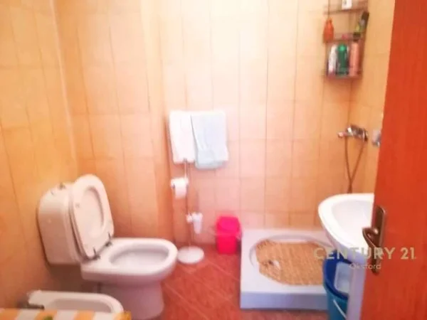 Plazh-Durres, shitet apartament 1+1 Kati 8, 50 m², pallati te ri me ashensor, 34.000 euro
