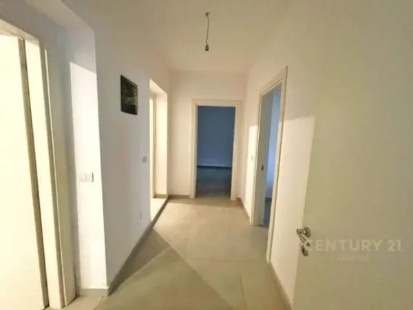 Tirane, shitet apartament Kati 0, 134 m² 120.600 Euro