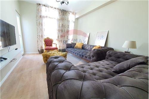 Tirane, jepet me qera apartament 1+1 Kati 5, 80 m² 500 Euro (komuna)