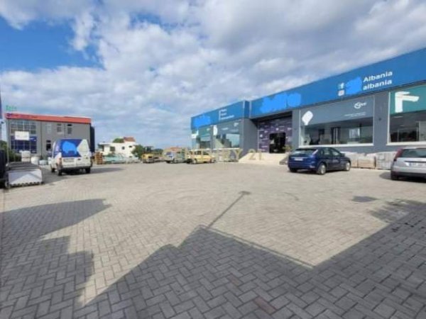 SHITET GODINE MULTIFUNKSIONALE  3.000 m² 780.000 Euro, 2 Kate