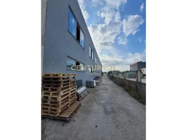 SHITET GODINE MULTIFUNKSIONALE  3.000 m² 780.000 Euro, 2 Kate
