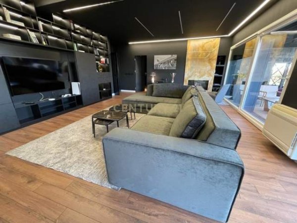 Tirane, jepet me qera Vile 3+1+A+BLK Kati 0, 385 m² 2.000 Euro (Lunder)
